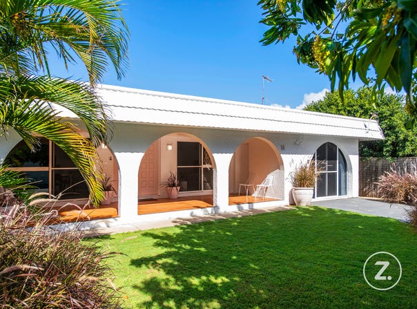 14 Rouen Avenue, Paradise Point, Qld 4216