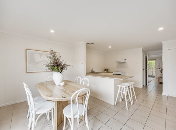 2/15 Arnold Drive, Mitchell Park, SA 5043