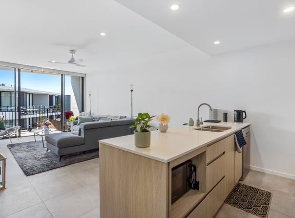 1813/6-8 Sickle Avenue, Hope Island, Qld 4212