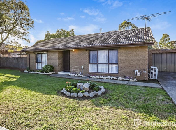 2/8 Reserve Road West, Melton, Vic 3337