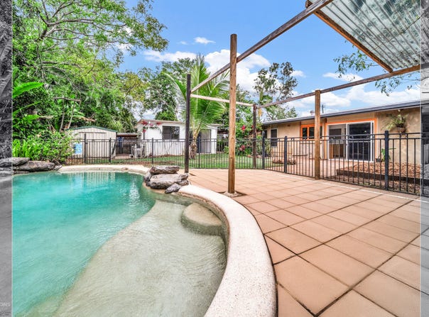 8 Mimosa Street, Holloways Beach, Qld 4878