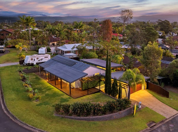 8 Lowanna Drive, Ashmore, Qld 4214