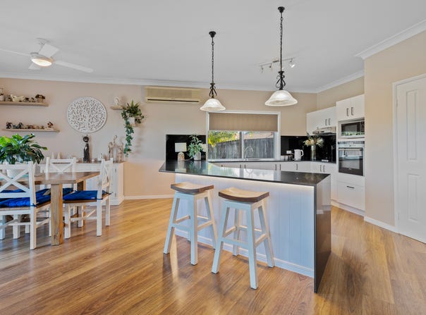 5 Strathford Court, Parkwood, Qld 4214