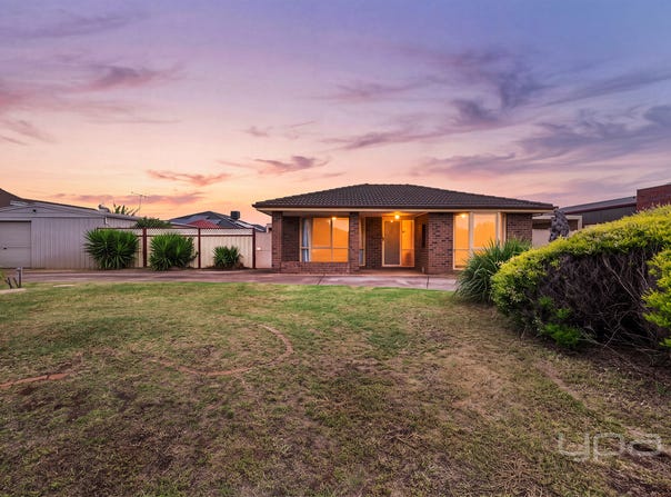 2 Strachan Place, Melton South, Vic 3338