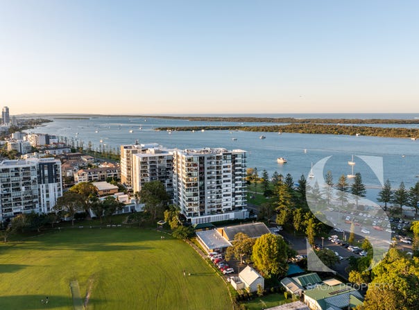1006/372 Marine Parade, Labrador, Qld 4215