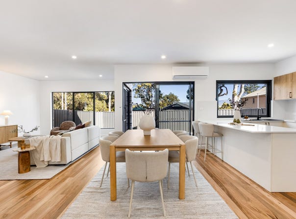 1/8 & 2/8 The Boulevarde, Oak Flats, NSW 2529