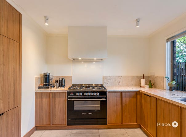 2/15 Kaloma Road, The Gap, Qld 4061