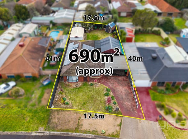 17 Strachan Place, Melton South, Vic 3338