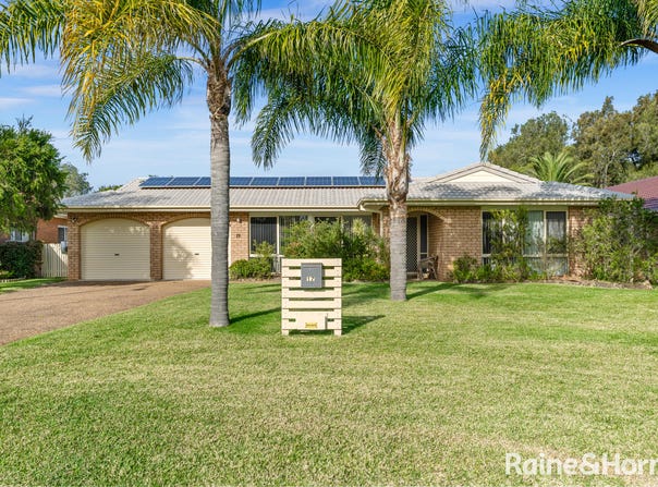 17 Honeysuckle Close, Burrill Lake, NSW 2539