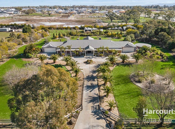 8 Nicola Court, Mickleham, Vic 3064