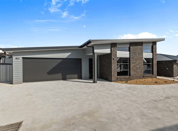 2/108 River Road, Ambleside, Tas 7310