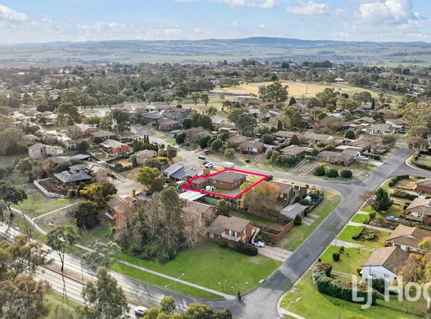 4 Bassett Drive, West Bathurst, NSW 2795