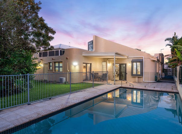 19 Earl Parade, Manly, Qld 4179