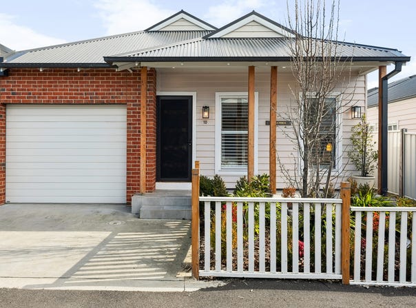 10/15 Ferguson Street, Kyneton, Vic 3444