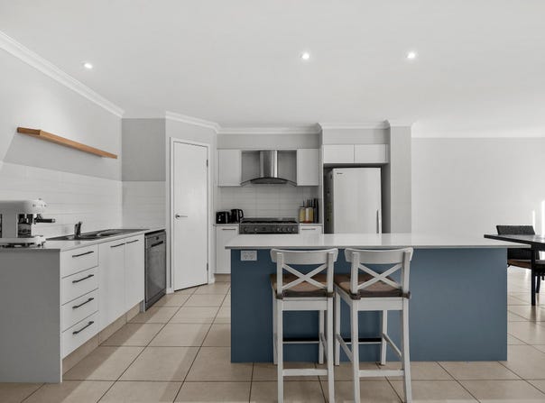 2/17 Rees Court, Elanora, Qld 4221