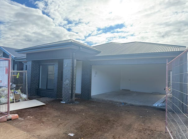 65 CASTELLO DRIVE, Deanside, Vic 3336