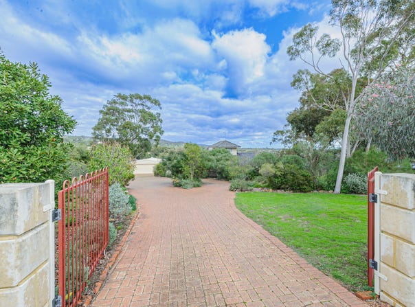 28 Tunnel Road, Swan View, WA 6056