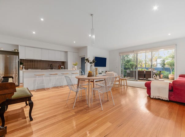 35/2 Barton Drive, Sandhurst, Vic 3977