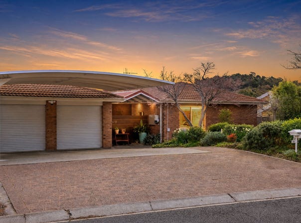 19 Churchill Way, Gordon, ACT 2906