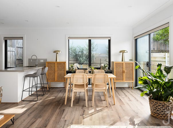 2/14 Outlook Drive, Berwick, Vic 3806