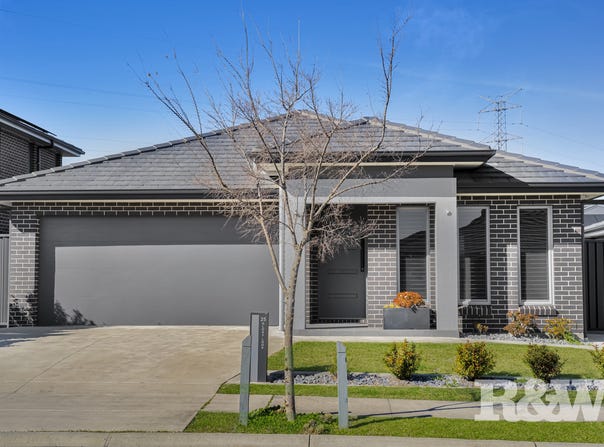 25 GLORY LOOP, Catherine Field, NSW 2557