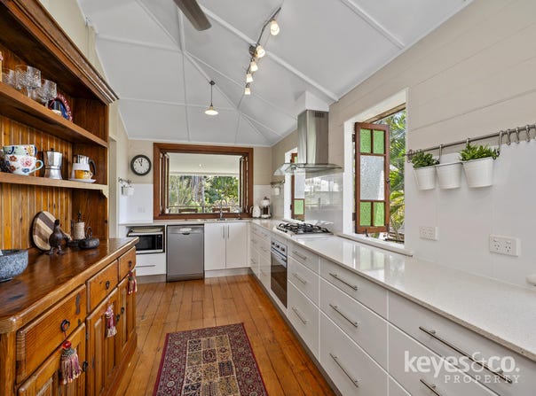 37 Roberts Street, Hermit Park, Qld 4812