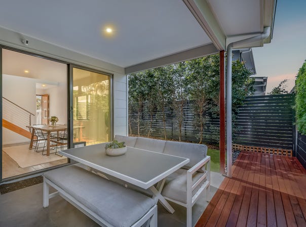 6/156 Whiting Street, Labrador, Qld 4215