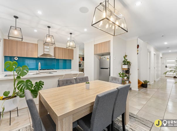 18 Abloom View, Mickleham, Vic 3064