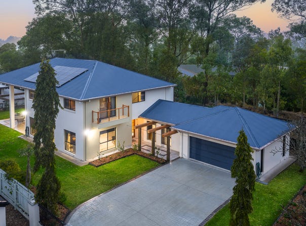 8 Greenford Street, Chapel Hill, Qld 4069