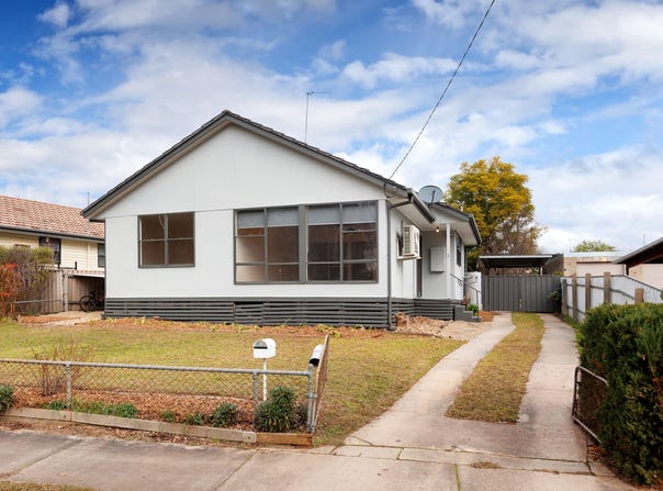 2 Tooma Street, Tallangatta, Vic 3700