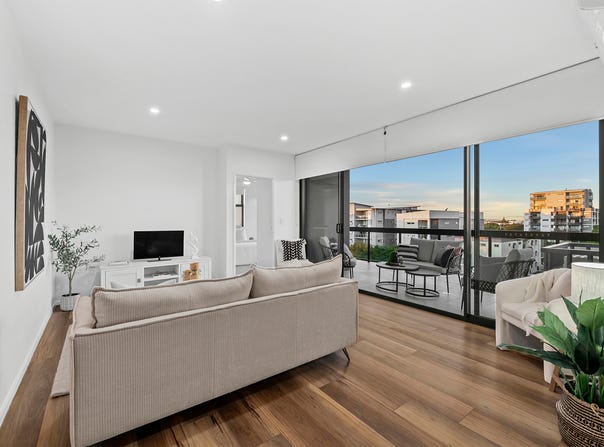708/10 Curwen Terrace, Chermside, Qld 4032