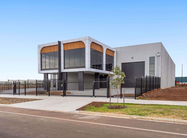 1&2/19 Cox Road, Melton, Vic 3337