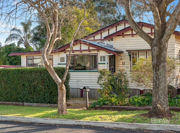11 Edward Street, North Toowoomba, Qld 4350