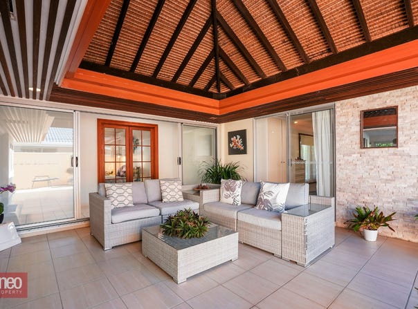 16 St Andrews Avenue, Isle Of Capri, Qld 4217