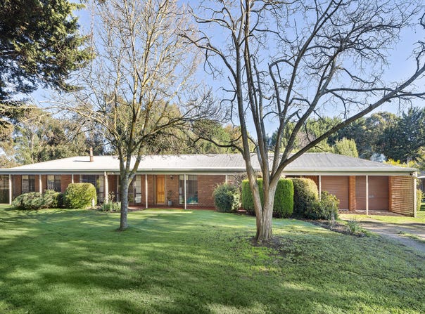 6 Bowkett Close, Romsey, Vic 3434