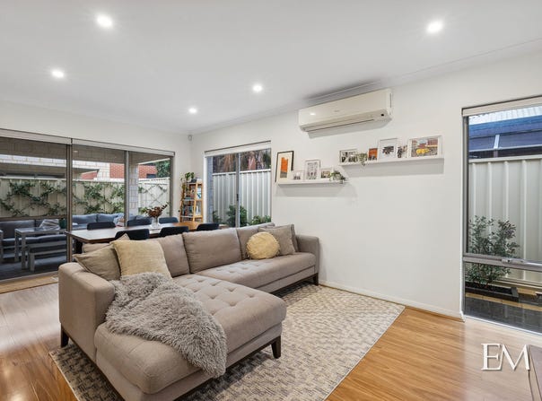 4/4 Canterbury Court, Nollamara, WA 6061