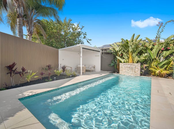 77 Oxley Drive, Paradise Point, Qld 4216