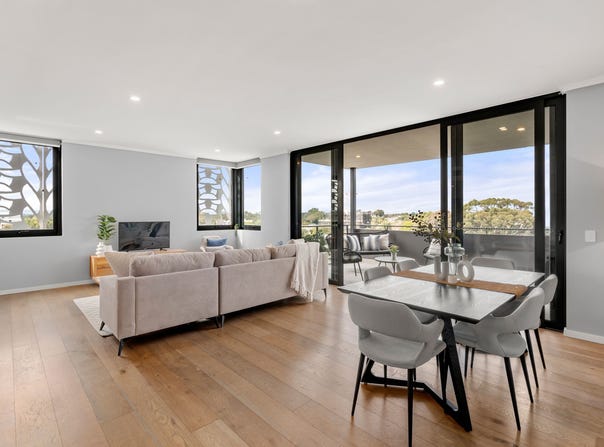 403/8 Henley Street, Como, WA 6152
