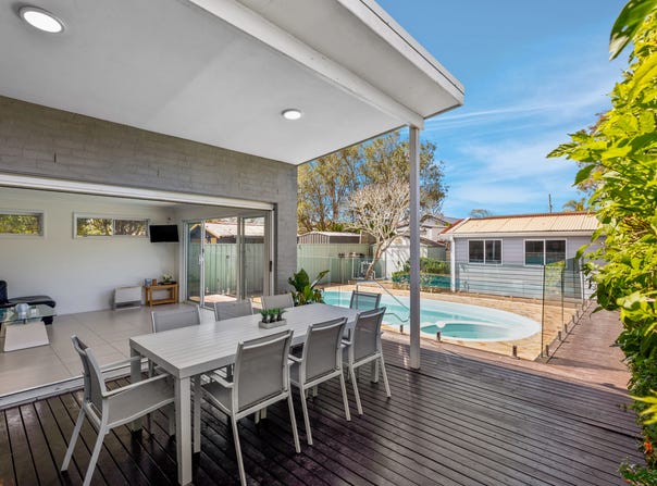 2 Honeysuckle Street, Umina Beach, NSW 2257