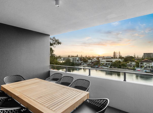 30/18 Remembrance Drive, Surfers Paradise, Qld 4217