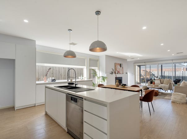 5 Barnato Street, Mickleham, Vic 3064