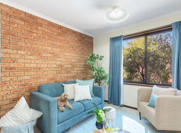19 Rowe Place, Phillip, ACT 2606