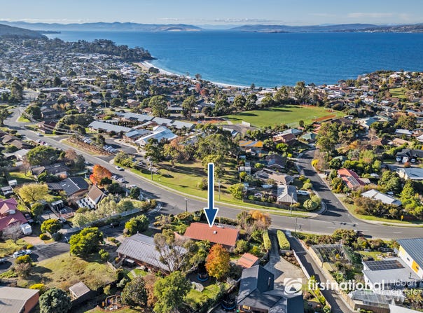 2 Hampton Court, Blackmans Bay, Tas 7052