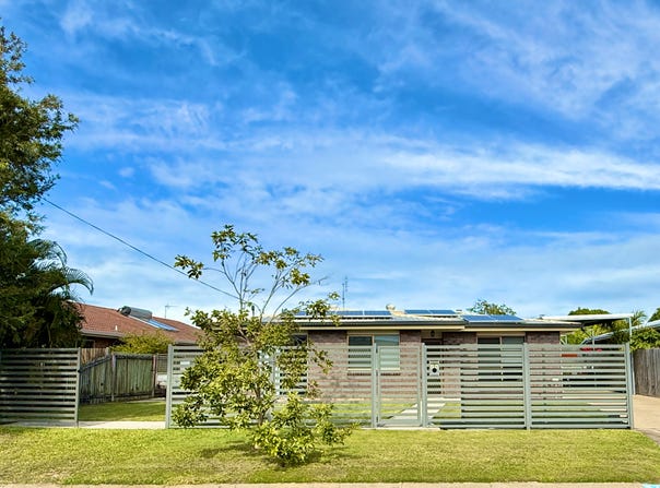 24 South Street, Urangan, Qld 4655