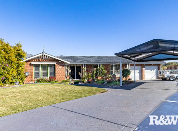 4 Yarra Close, Kearns, NSW 2558