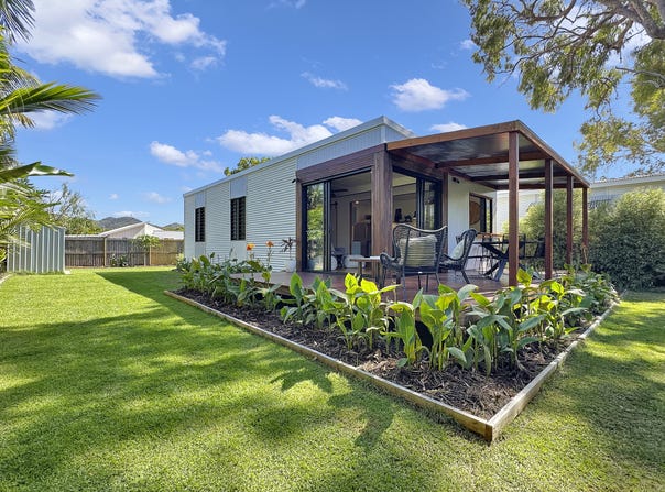 64 Pandanus Dr, Horseshoe Bay, Qld 4819