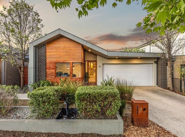 17 Coastside Drive, Armstrong Creek, Vic 3217