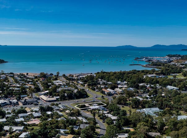3 Manooka Drive, Cannonvale, Qld 4802