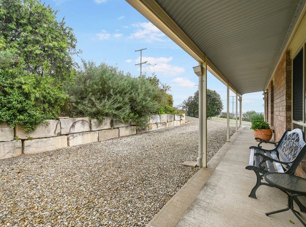 18 Emmanulla Drive, Kingsthorpe, Qld 4400
