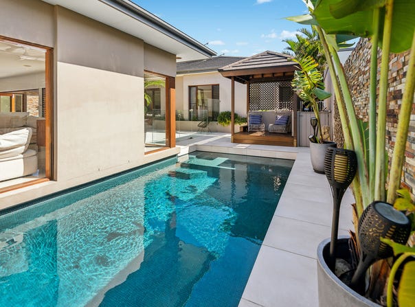 16 San Simeon Circuit, Sapphire Beach, NSW 2450